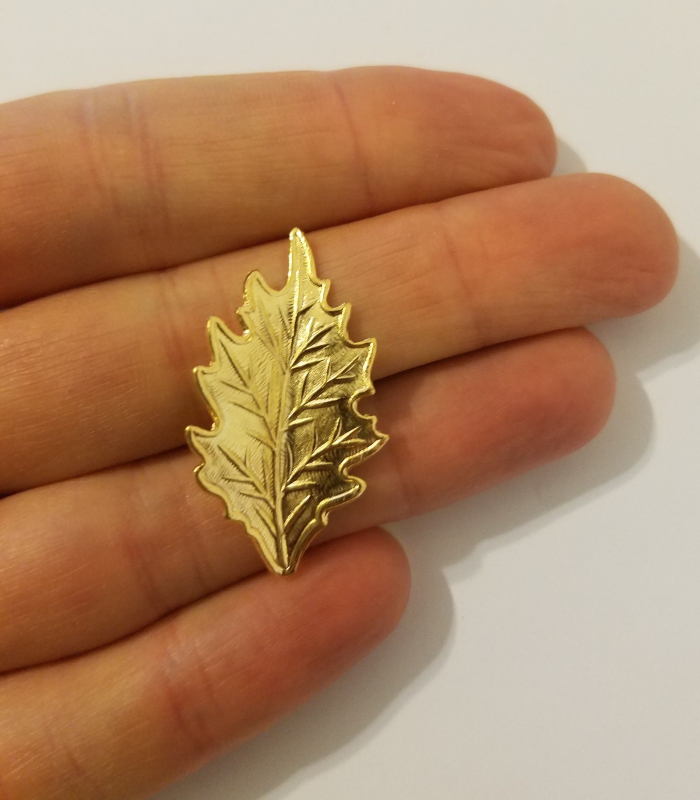 100 pcs Gold Tone Metal Small Leaf Stampings Leaves Dimensional Craft Jewelry