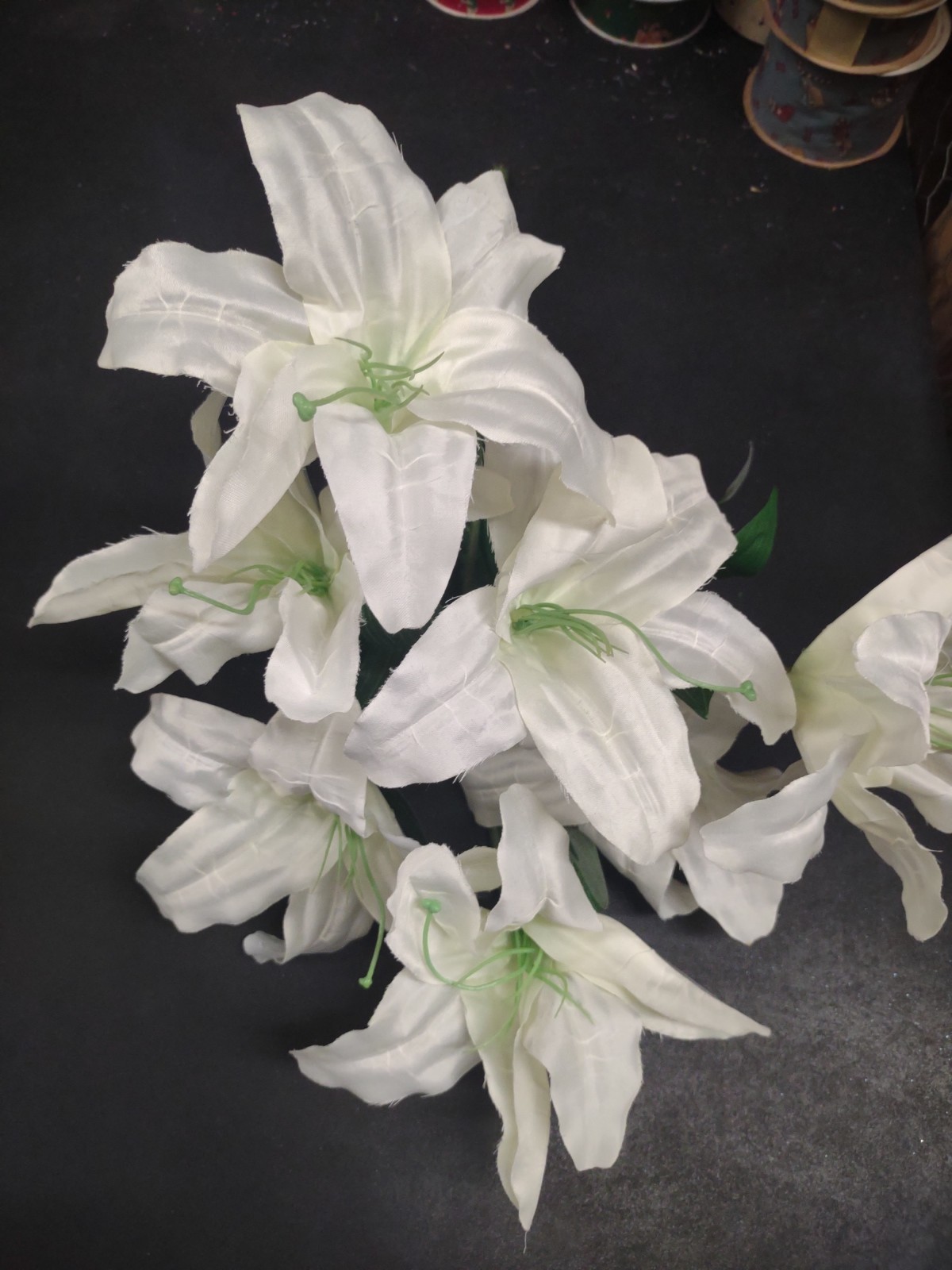 20″ Silk Casablanca Lily Bush, 7 Stems, 7″ Blooms, Candlelight White