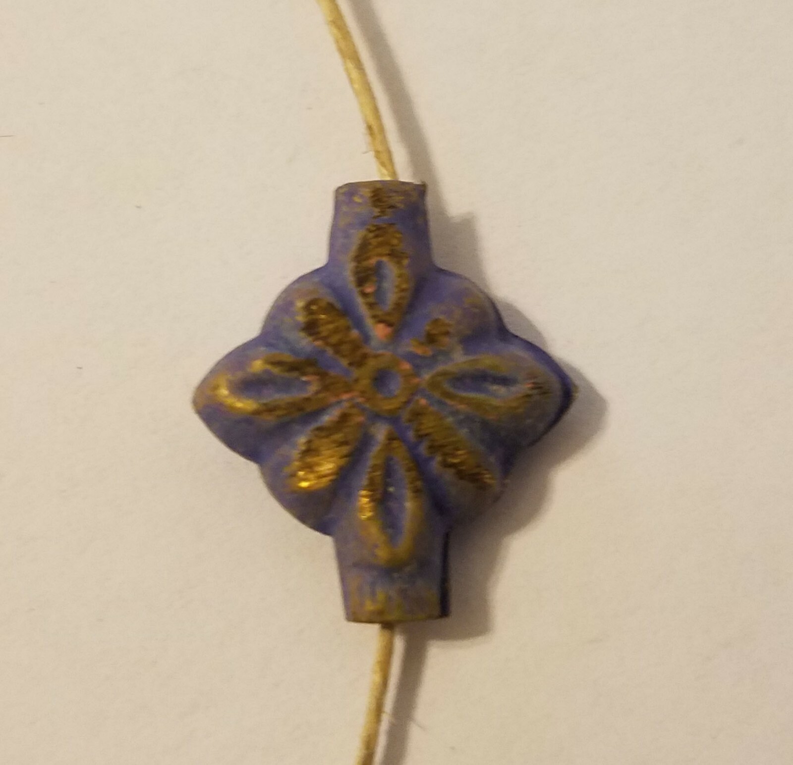 25 Pcs VTG Purple & Gold 4-Pointed Star Embossed Metal Beads, Crafts or Jewelry