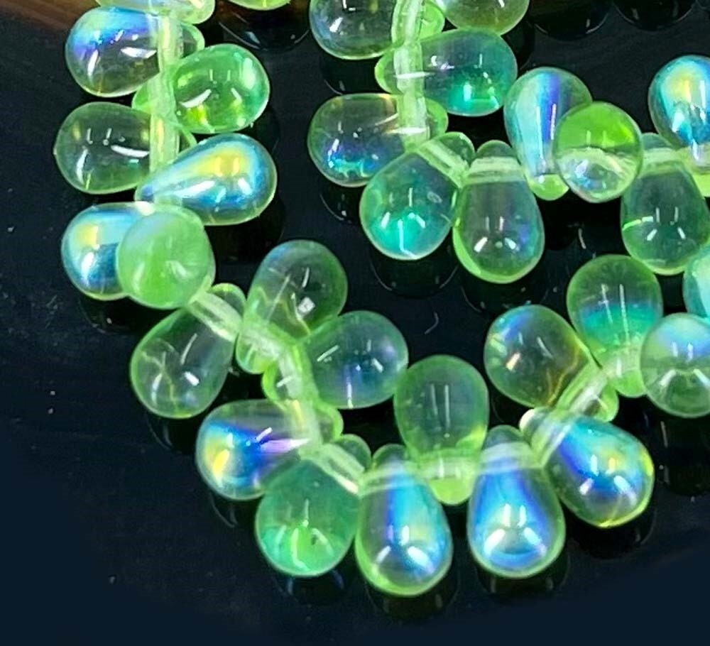 50 Czech Glass Teardrop Beads Tear Drops Green – Peridot AB moonstone