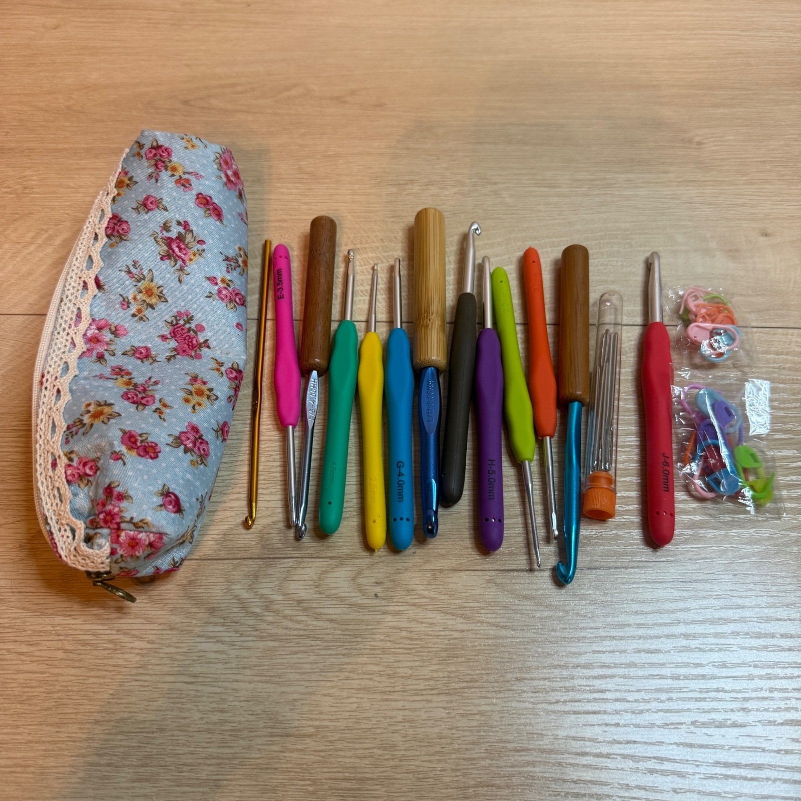 13 Piece Crochet Hook Set Ergonomic Bamboo Aluminum Floral Pouch Stitch Markers