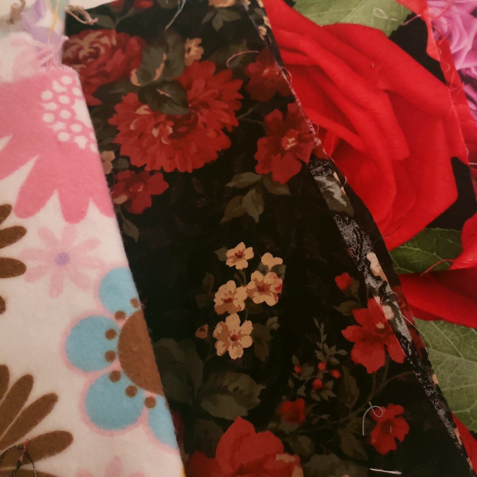Fabric Scraps For Craft Varies of Sizes n Fabric Types – Theme Flowers 9oz