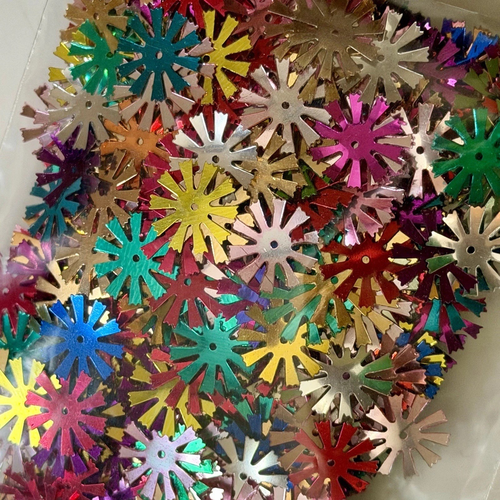 600 Vtg Metallic Multicolor Large Starburst Spoke Loose Sequin Xmas Craft Lot