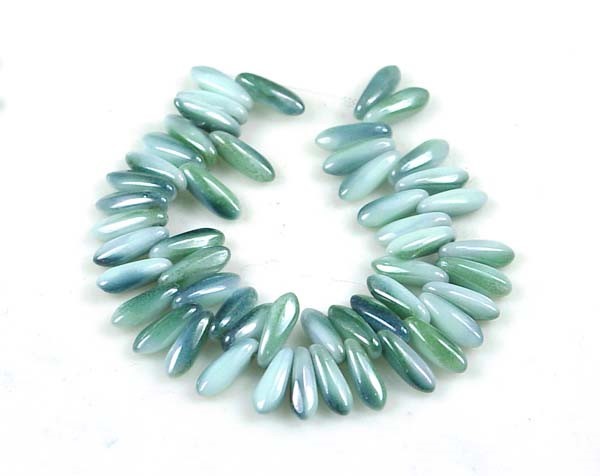 25 Czech Glass Dagger Beads Ultra Luster – Turquoise Blue 3x10mm