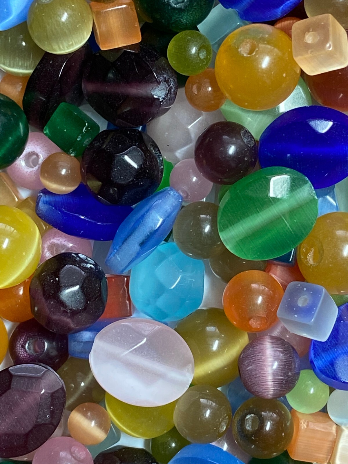 1/4 Pound (~500 pcs) Cat’s Eye Fiber Optic Glass Mixed Lot Beads Round Oval Cube