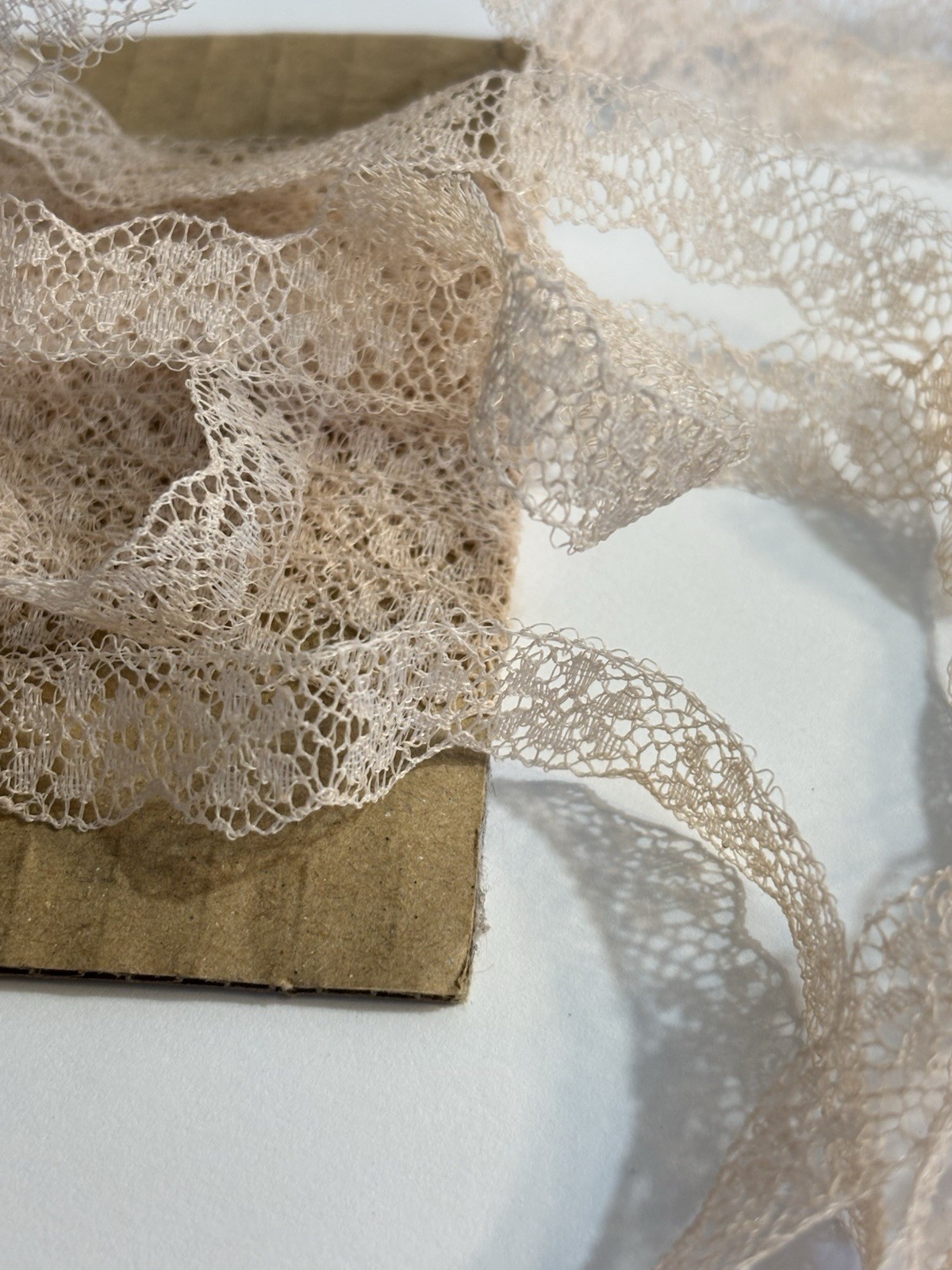 Light Beige/Pinkish Vintage Scalloped Flower Pattern 1/2″ W-1