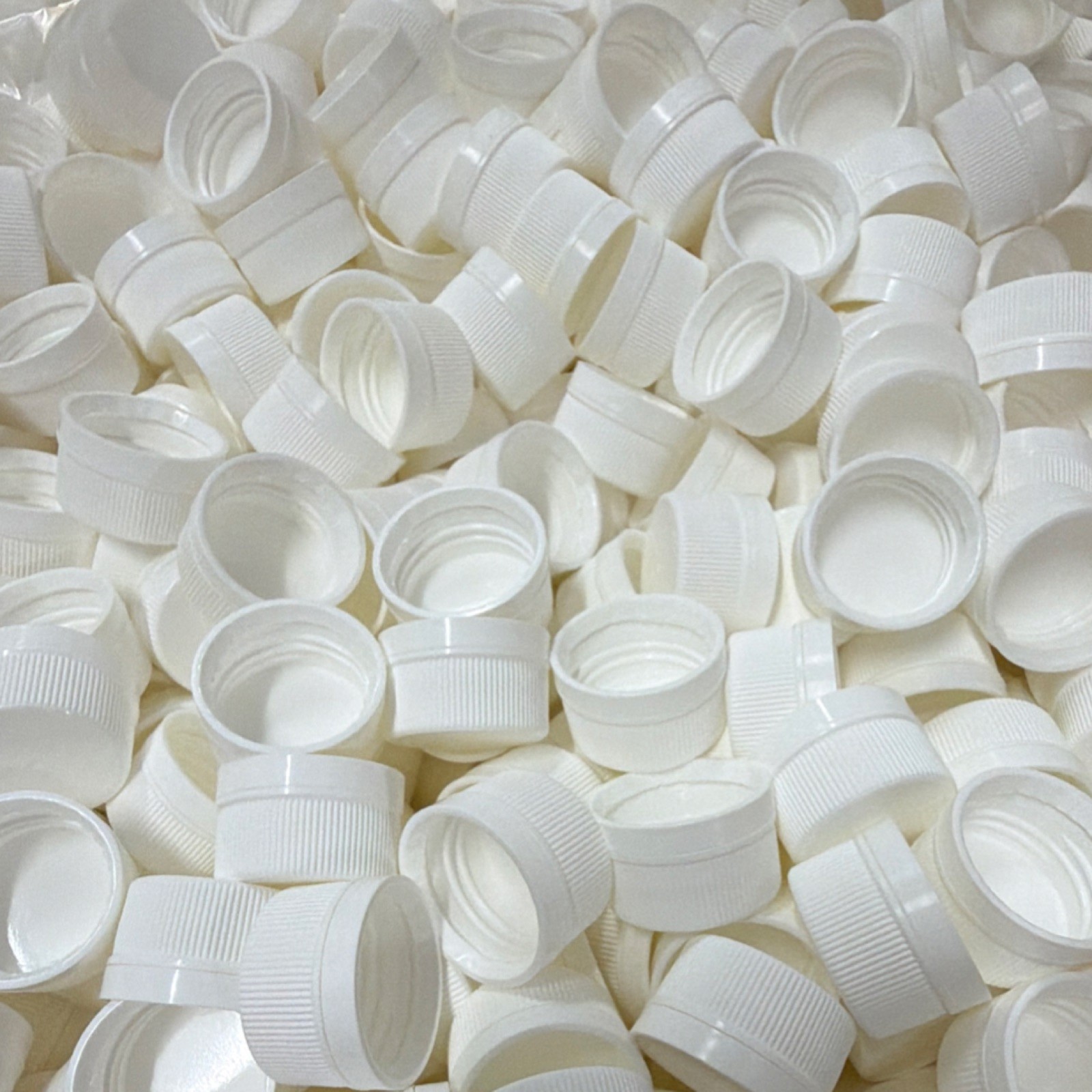 Pano Cap 28mm White Plastic Screw Bottle Caps with Foam Liner