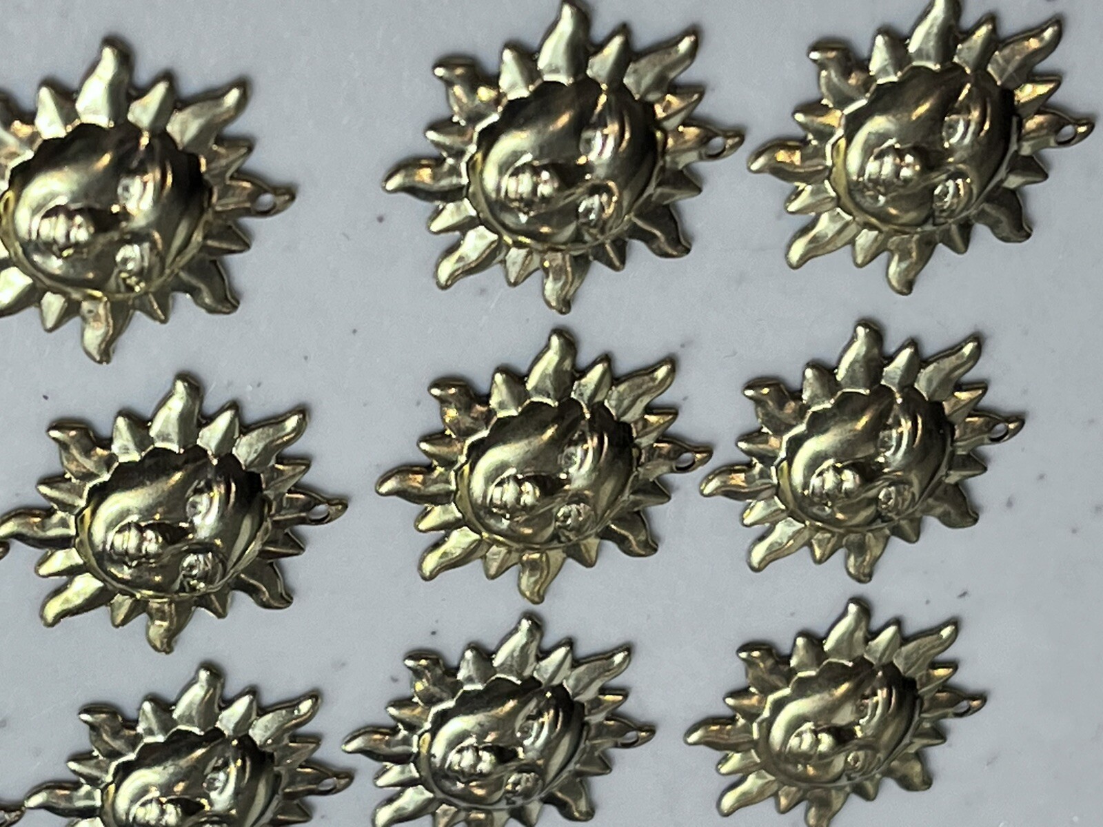 15 PCS Raw Brass Sunny Sun Face Charm Pendant 20mm Jewelry Craft Findings