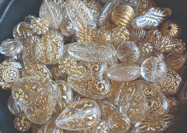 1/2 LB Mix, Golden Metal Enlaced, Transparent Acrylic Beads (8mm – 28mm)