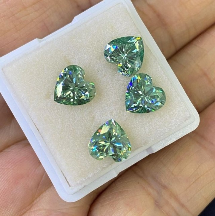 Natural Certified D Color Green VVS1 Heart Cut 10×10 MM Diamond 4 Pcs