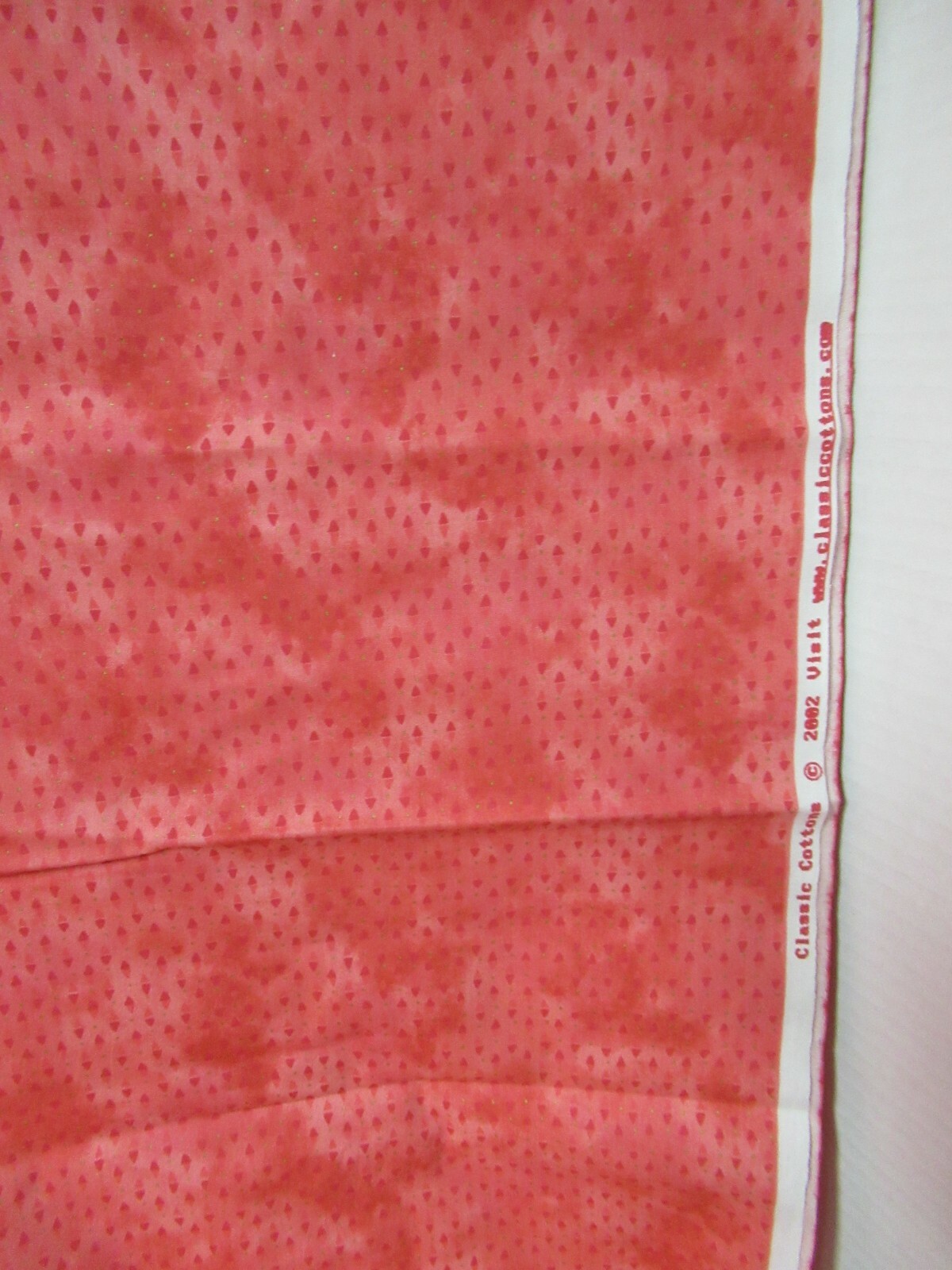 Cottons RED Triangle Tone on Tone W/ Small Gold Dots Cotton Fabric 1Y12″X44