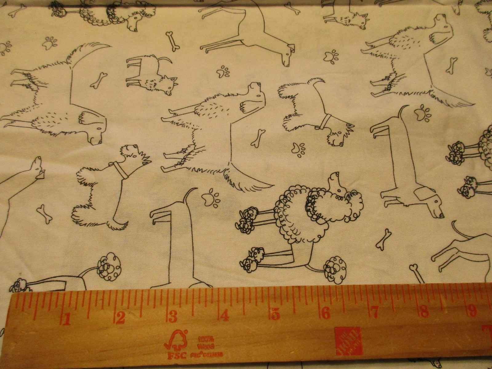 1 Fat Quarter Cotton Black & White Pets Dogs Bones Approx 21″ x 18″