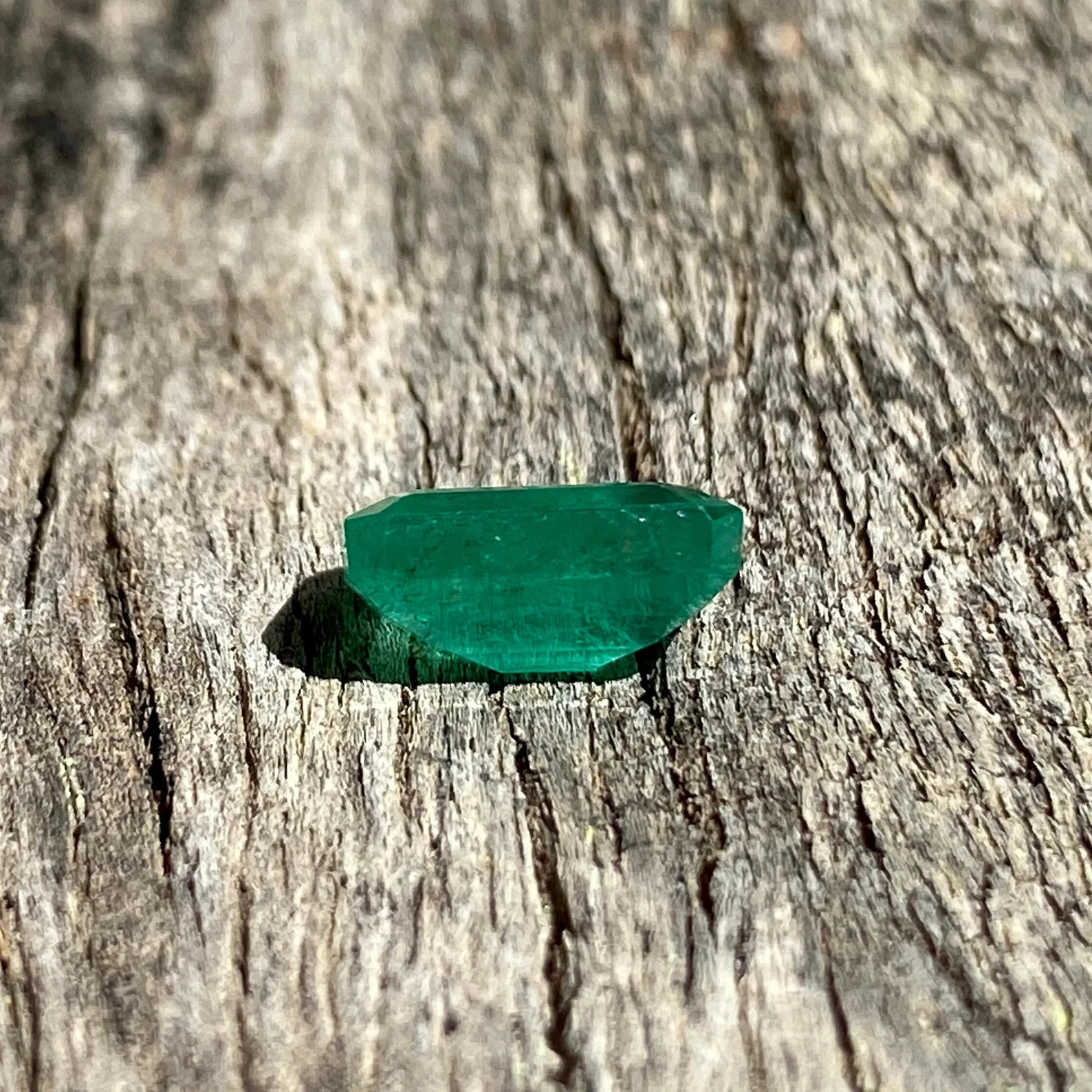 Natural Emerald 1.25 Carat Octagon Cut 7.5x5x3 MM Loose Gemstone For Jewelry