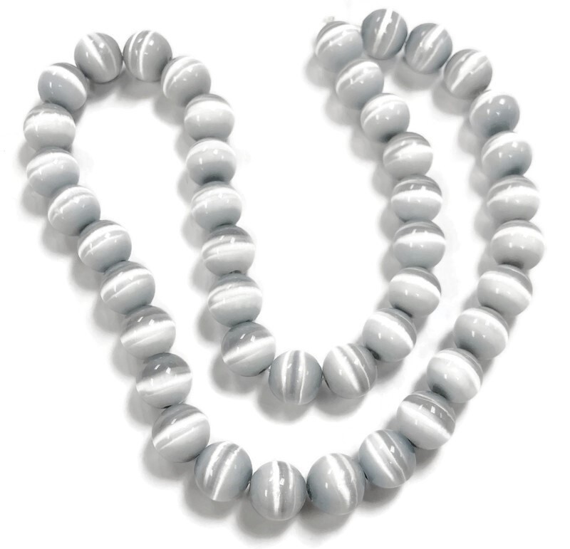 38 Cat’s Eye Fiber Optic Silver Glass 10mm. Smooth Round Beads 2605