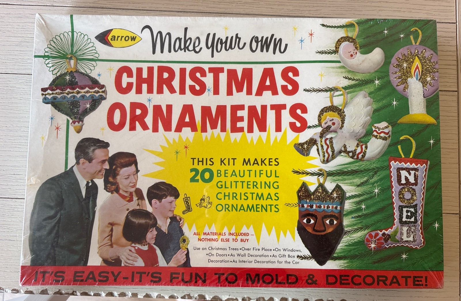 Vintage Arrow 20 Glittering Christmas Ornaments Craft Kit 1967 New!