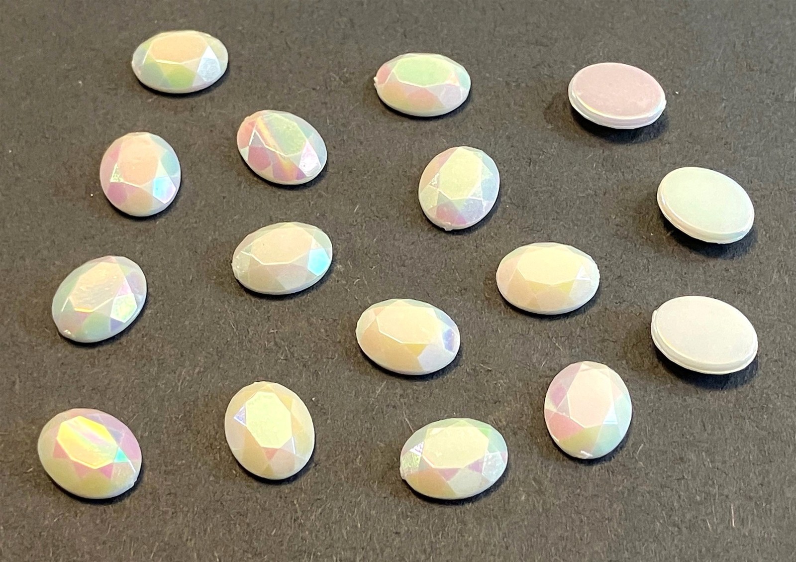 24 Vintage Chalk White Aurora Borealis Acrylic Faceted 10x8mm Oval Cabochons S11