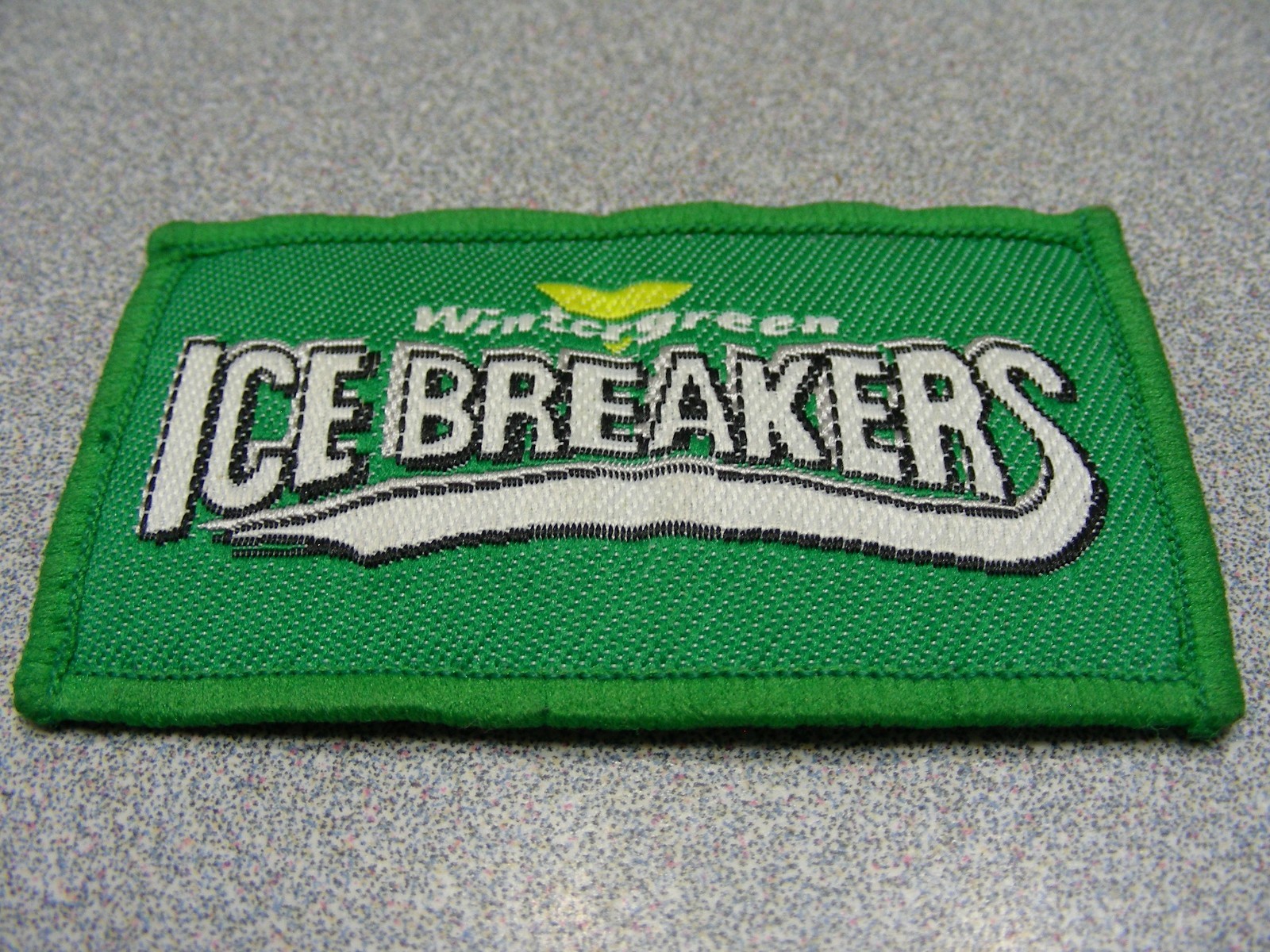 ICE BREAKERS – Wintergreen – 1 1/2″ x 2 3/4″ Rectangle Vintage Sew-On Patch!