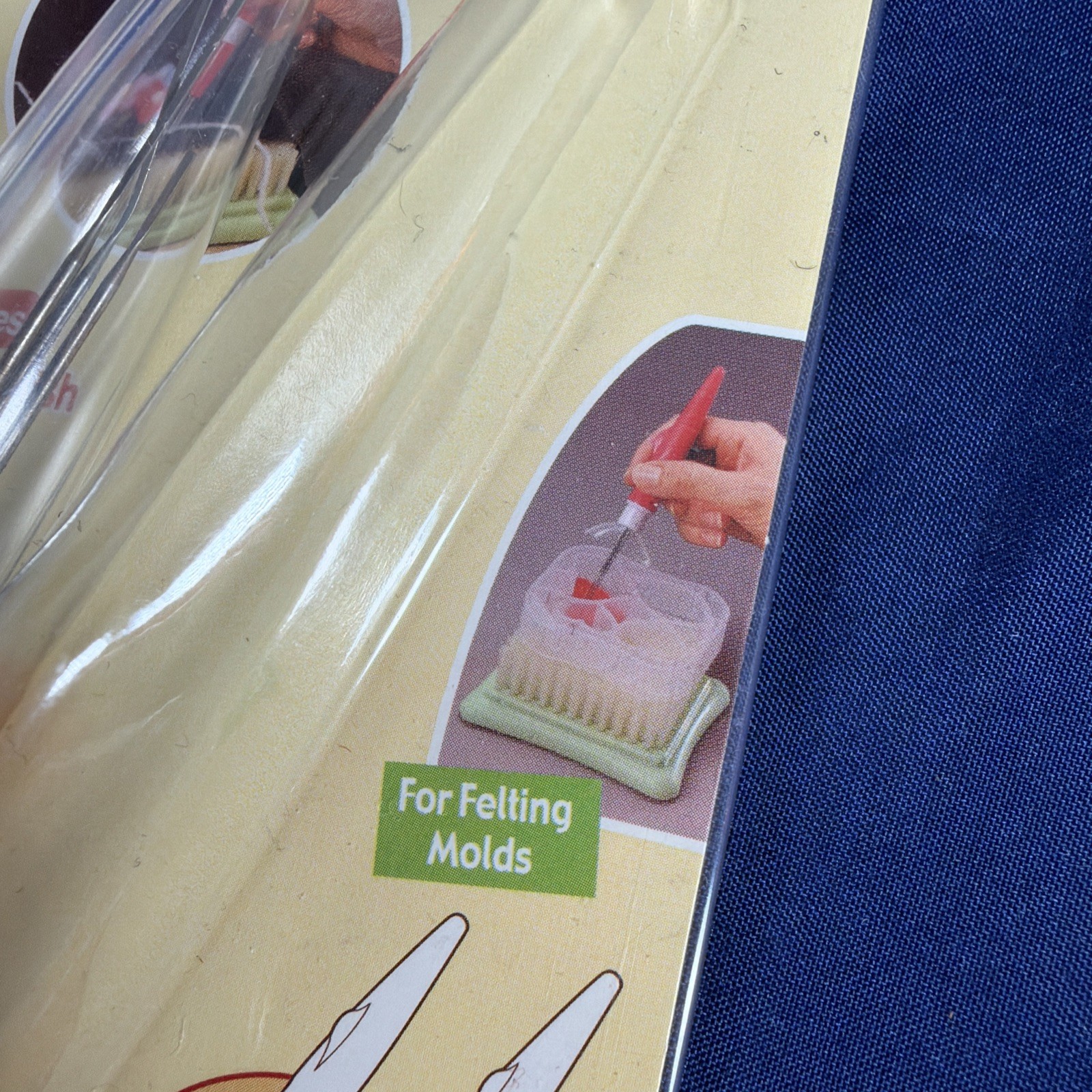 Clover 8901 Pen Style Needle Felting Tool-plus Felting Mold