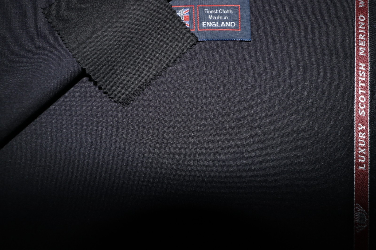 100% SUPER 120’s WOOL SUITING FABRIC MADE IN ENGLAND By Martin Sons & Co.= 3.4 m