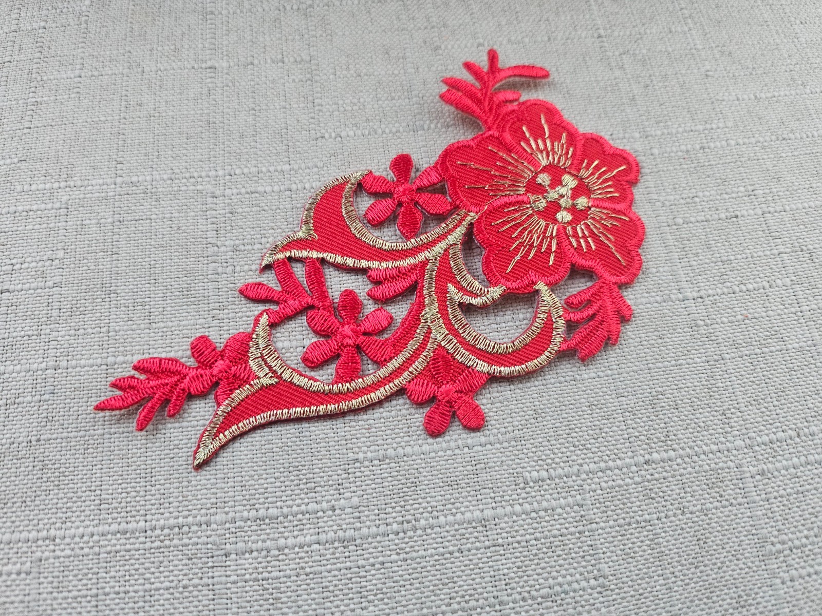Red Embroidered Patches Iron On Floral Flower W/ Leaves Red/Gold Tone Set 2