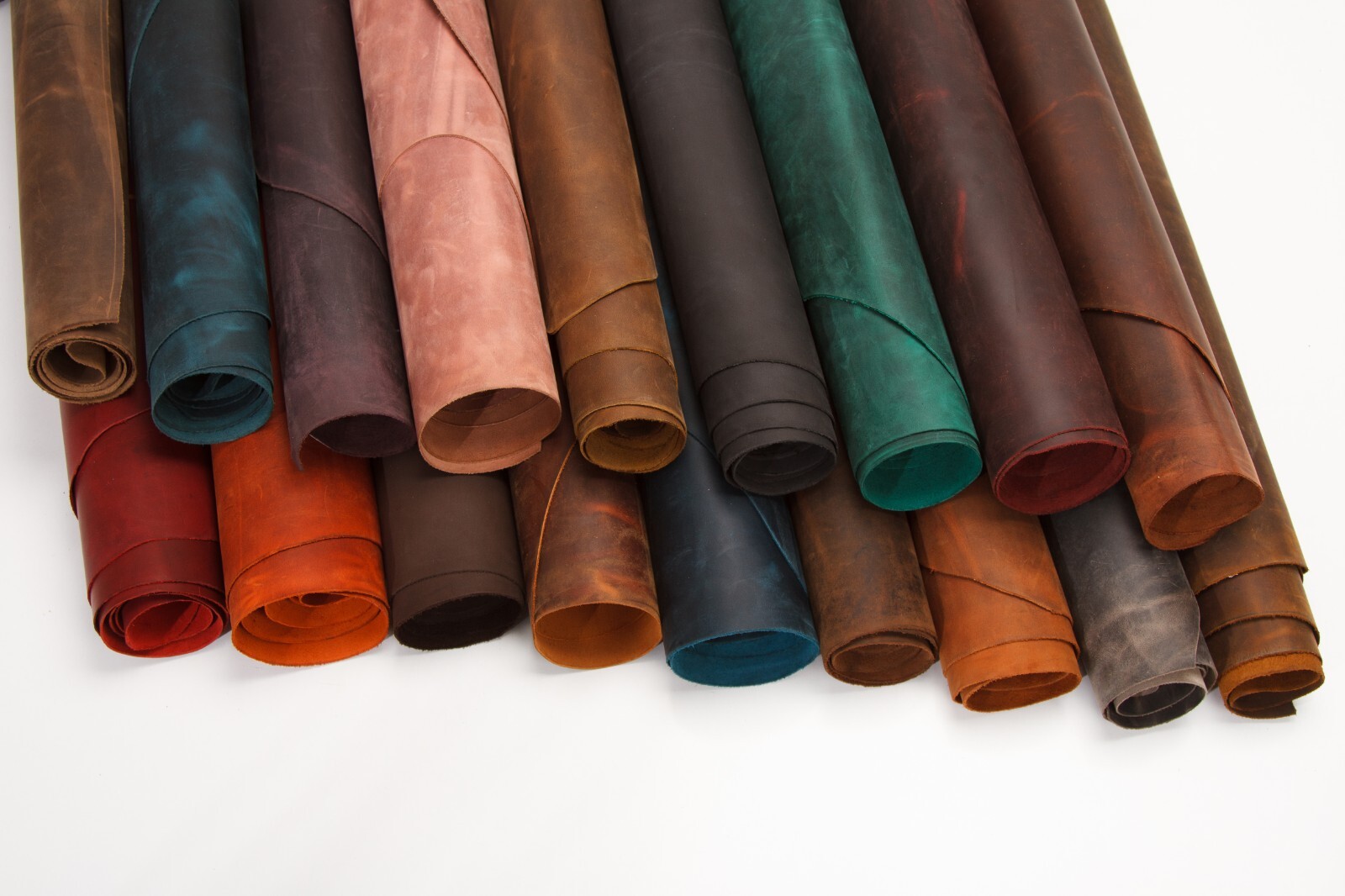 Pink Full Grain Leather Hide – 1.8mm (5oz), Vegetable Tanned | 20-25 Sqft