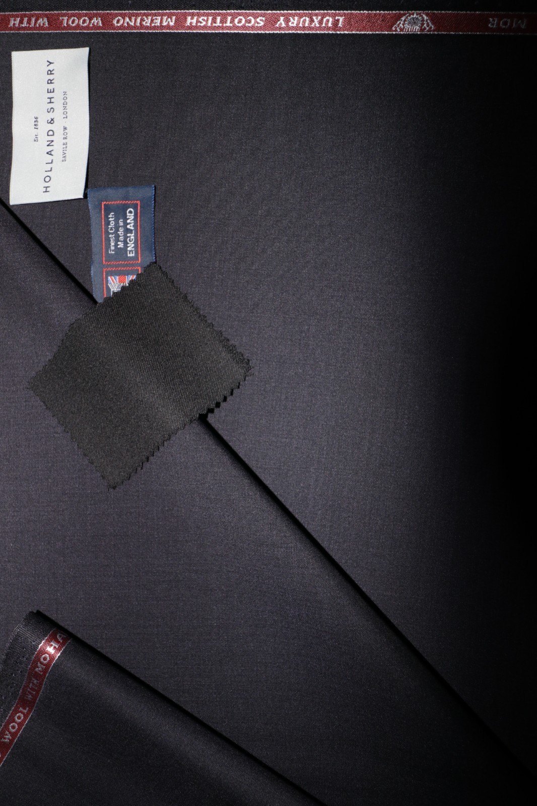 100% SUPER 120’s WOOL SUITING FABRIC MADE IN ENGLAND By Martin Sons & Co.= 3.4 m