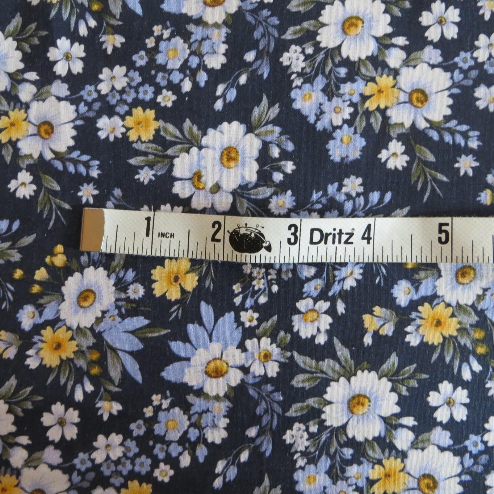 By The Yard ~ Medium Daisies On Navy Cotton $3.99 Ships ANY Amount Of Fabric