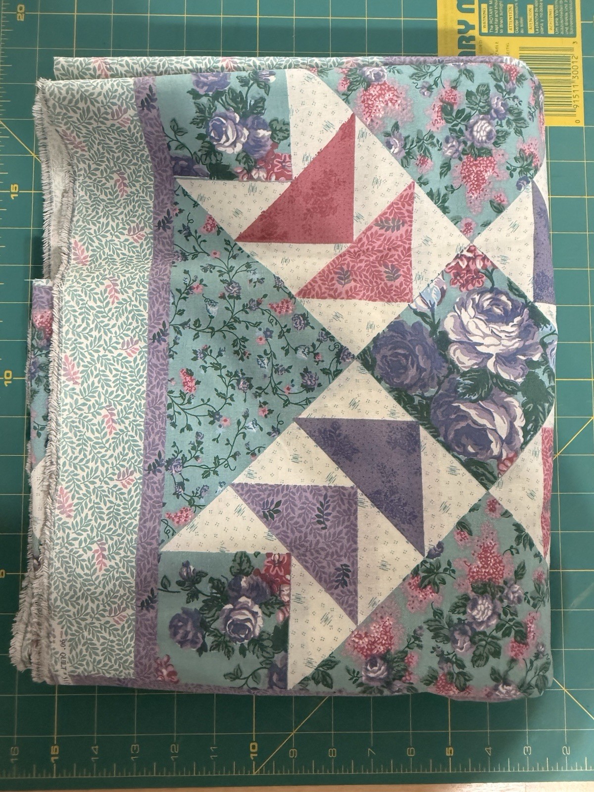 90”x107” VTG CHEATER QUILT FABRIC Spring Industries Pastel Purple Floral Cotton