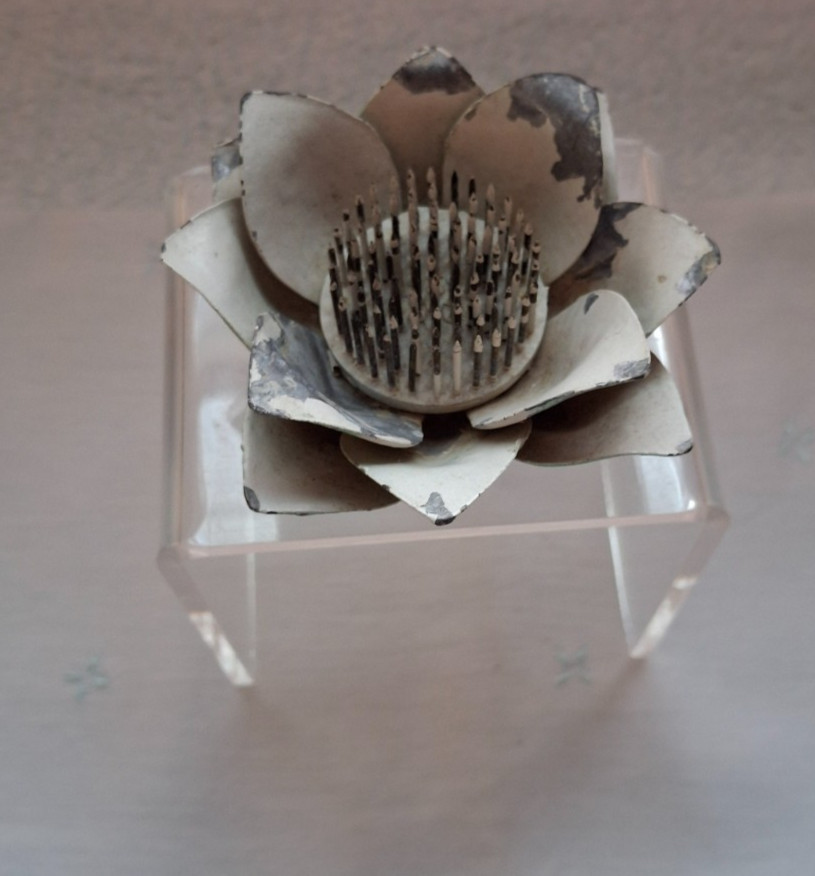 Vintage Heavy Metal Water Lily Lotus Figure Pin Flower Frog