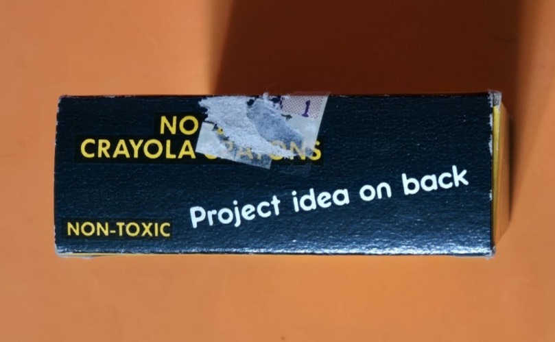 NEW – 24 CRAYOLA CRAYONS FROM THE 1980s – NONE OF THEM EVER BEEN USED – VINTAGE