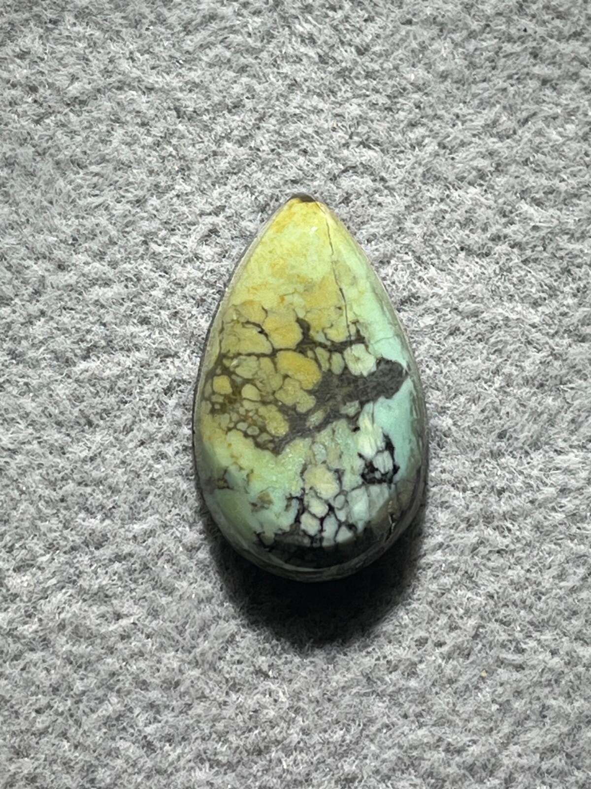 Tree Frog Variscite mine 8.35 ctw pear tear drop Cabochon NV, USA