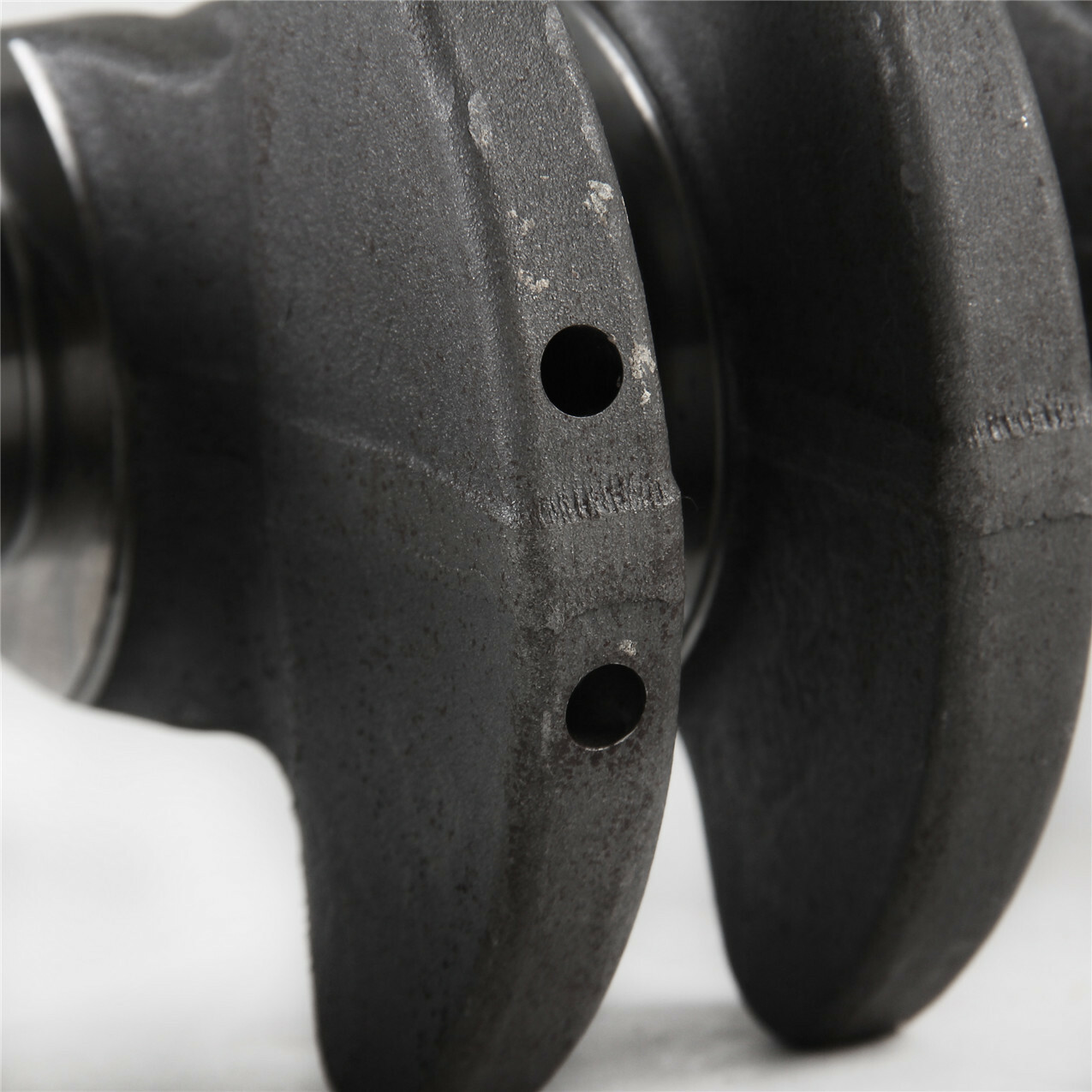 Crankshaft For VW Atlas Audi A4 A5 A6 A7 A8 Q3 Q5 Q7 2.0T CPLA CPPA 06L105101D