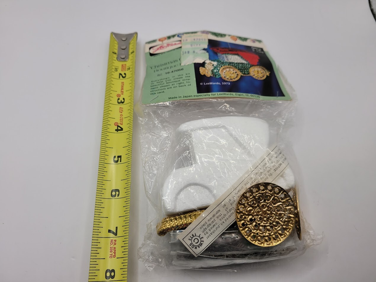 LeeWards CHRISTMAS CAR Auto Vehicle Vtg Sequin Bead Pinning DIY Ornament Kit