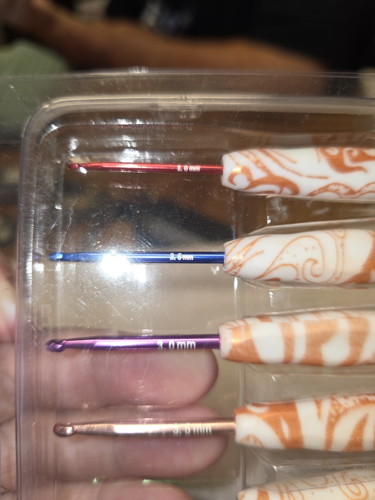 9pc Crochet Hook Set 2.0mm-6.0mm Multicolor Metal, Color-Coded, Case
