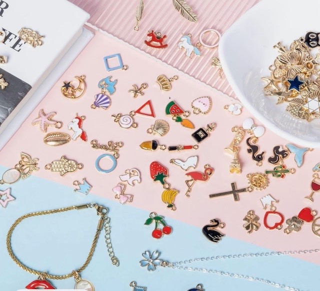100 Pcs Mixed Random Cute Enamel Charms Bracelet Necklace Jewelry DIY