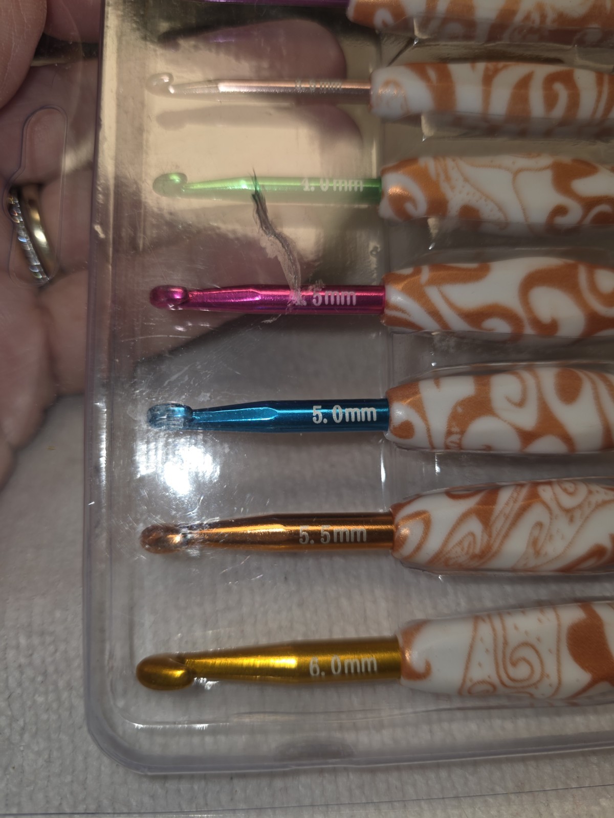 9pc Crochet Hook Set 2.0mm-6.0mm Multicolor Metal, Color-Coded, Case