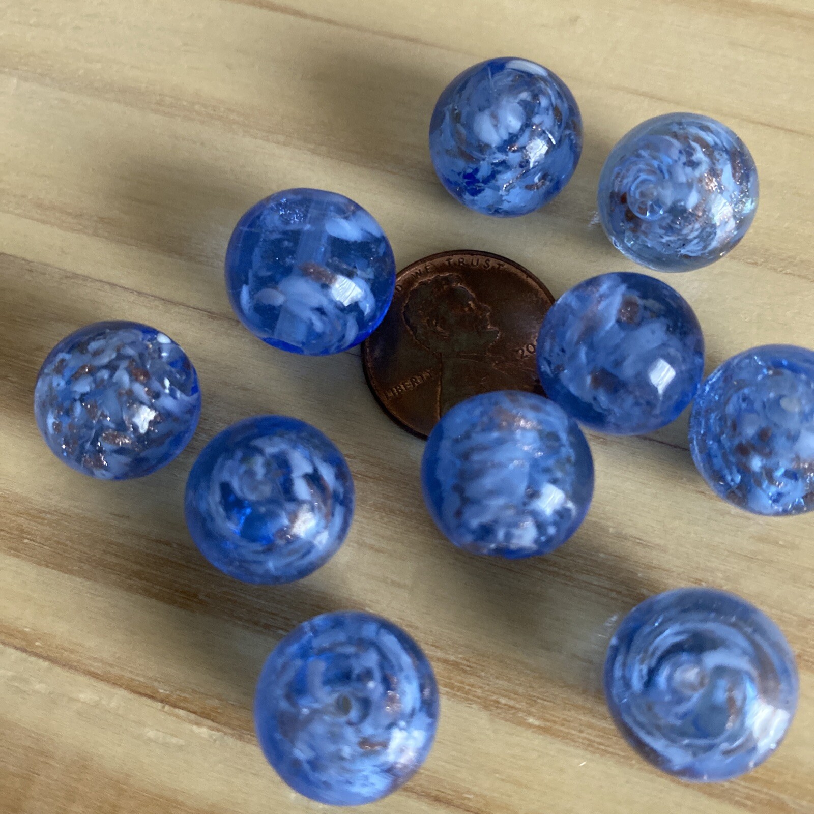 10 PERIWINKLE BLUE CONFETTI WHITE AND GOLD ROUND BALL GLASS BEADS- 14mm