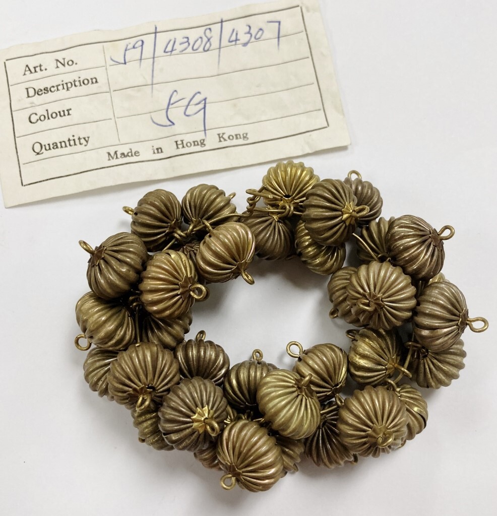 12 VINTAGE PATINA BRASS ROUND 18mm. CORRUGATED PENDANT BEAD CHARMS D572