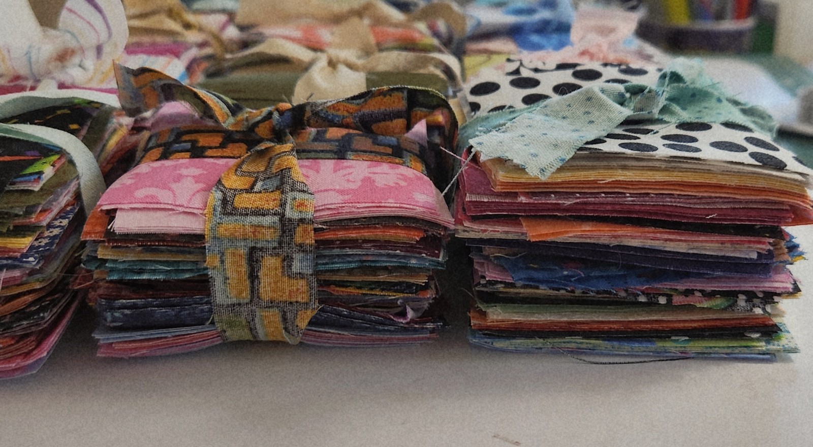Lot of 300 2.5″ x 2.5″ Quilt Fabric Squares Multiples of Each Vintage to Modern