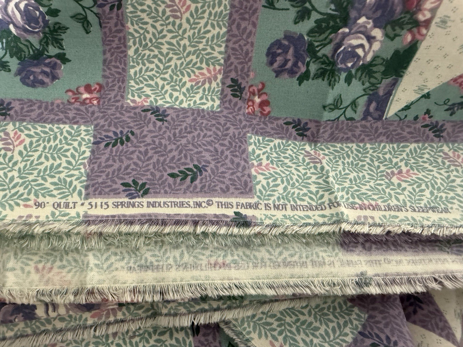 90”x107” VTG CHEATER QUILT FABRIC Spring Industries Pastel Purple Floral Cotton