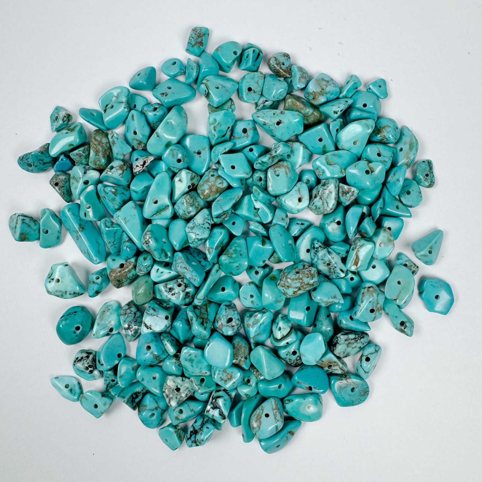 420pcs Turquoise Chip Beads 5-8mm Dyed Stone Loose Spacer Beads for Jewelry