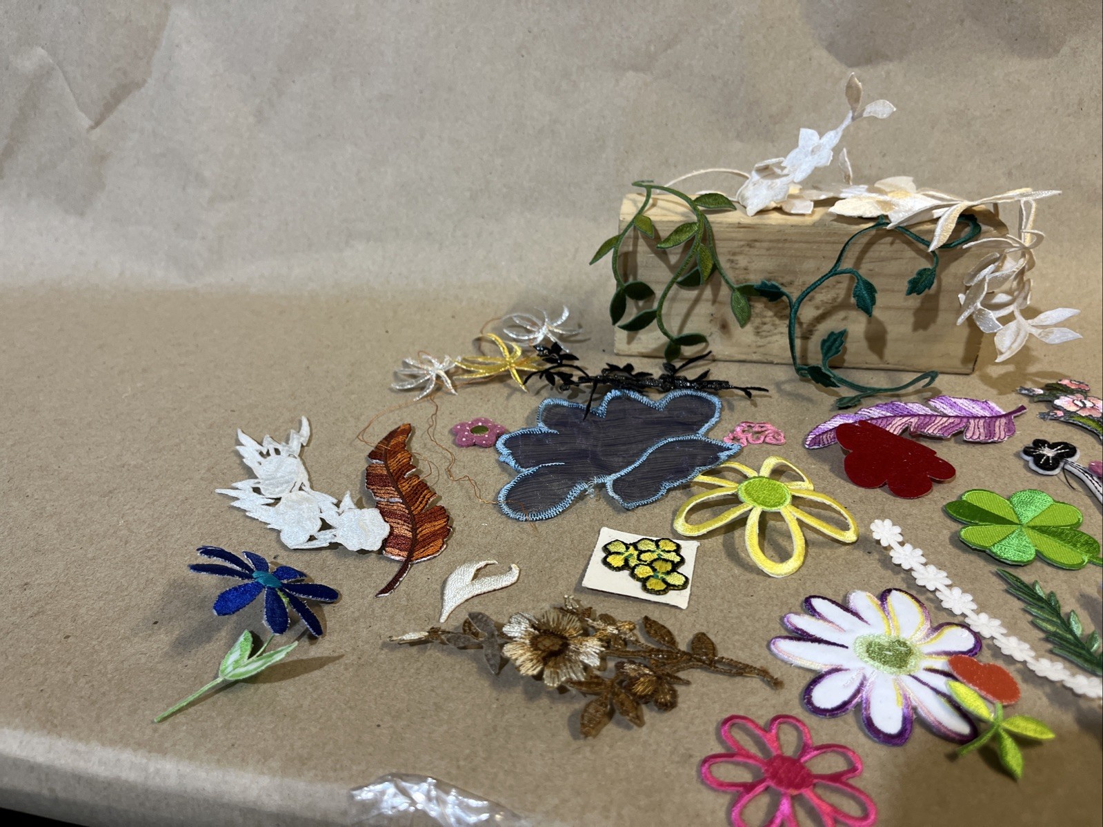 Lot of 15 – Various Flowers and Floral Vine Sew on Iron on Patches