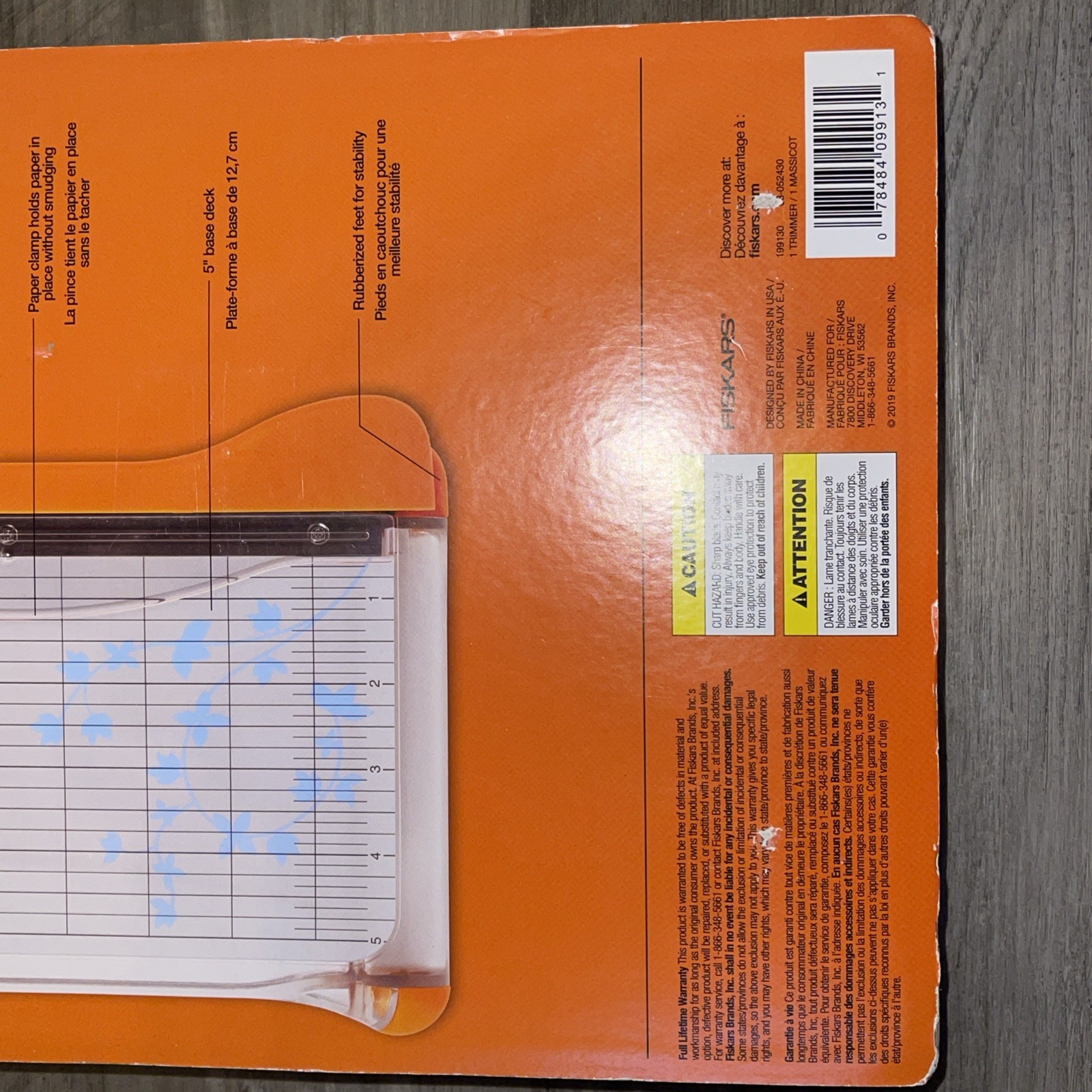 Fiskars Paper Trimmer 10-sheets 9″ Portable Easy to Use, Brand New In Box.