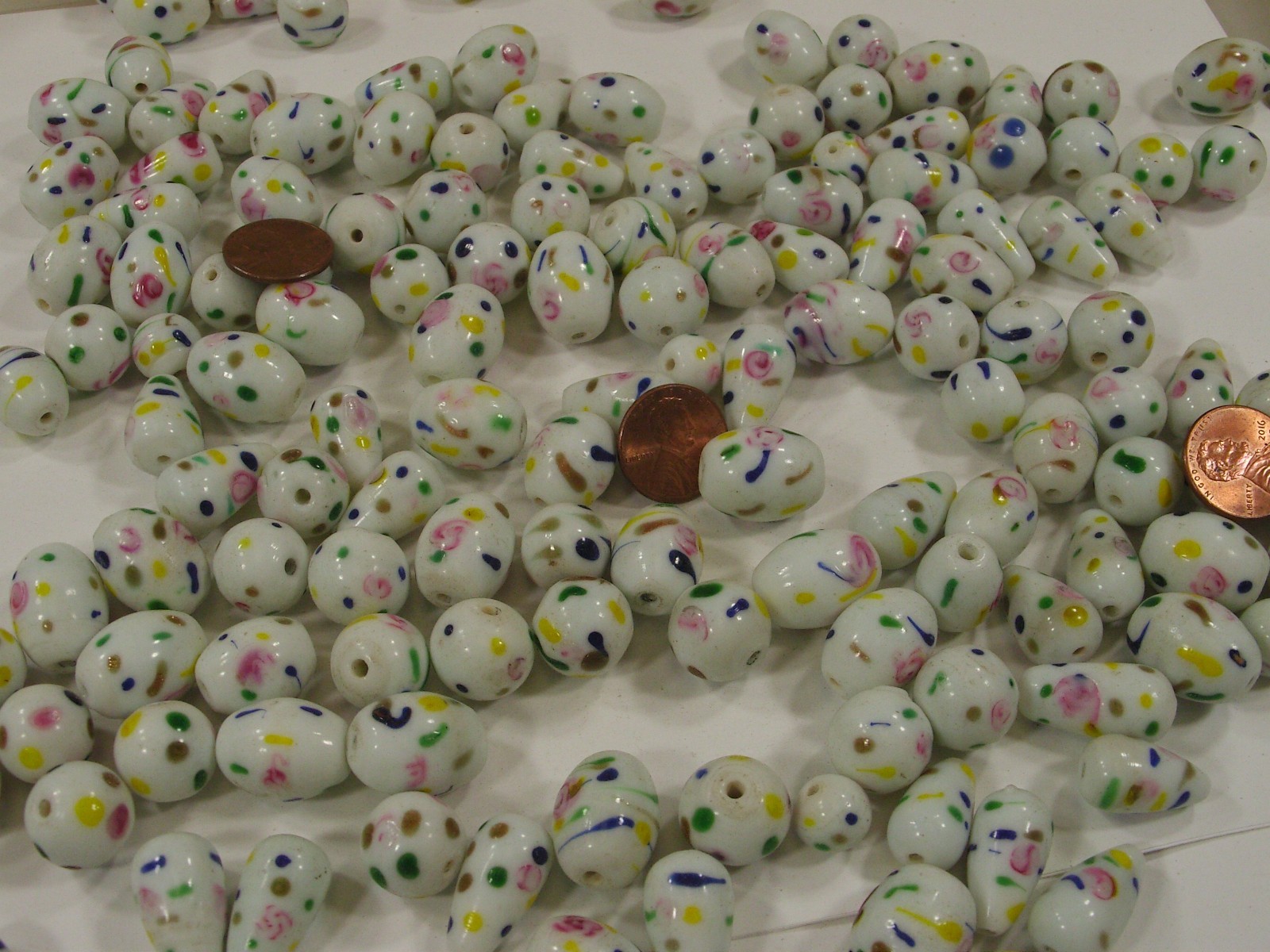 110 Pieces Assorted Shapes and Sizes White Floral India Handmade Beads (AZP-2)