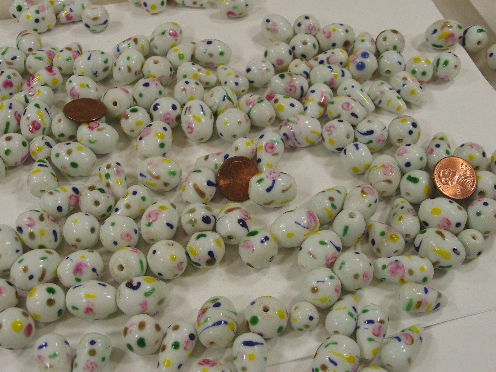 110 Pieces Assorted Shapes and Sizes White Floral India Handmade Beads (AZP-2)