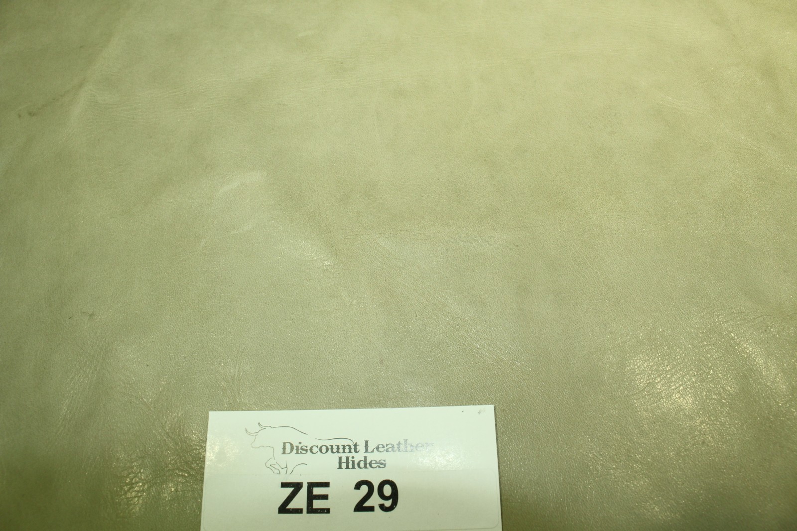 “Smooth Celery Ice” with natural markings and high-low effects ZE29