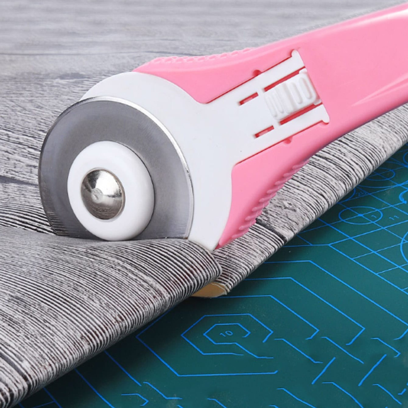 Pink Rotary Fabric Cutter Sewing Quilting Multi-layer Fabric Roller Cutting Tool