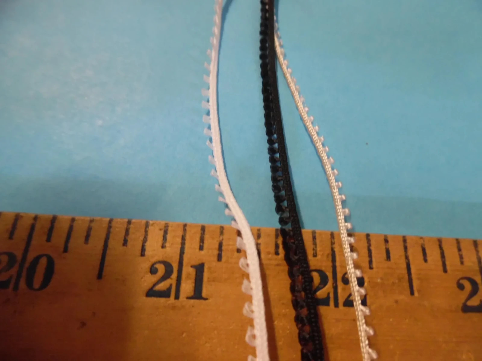 MICRO EYELASH PICOT BUNDLE~BLACK/WHITE/IVORY~6 YARDS~DOLL TRIM