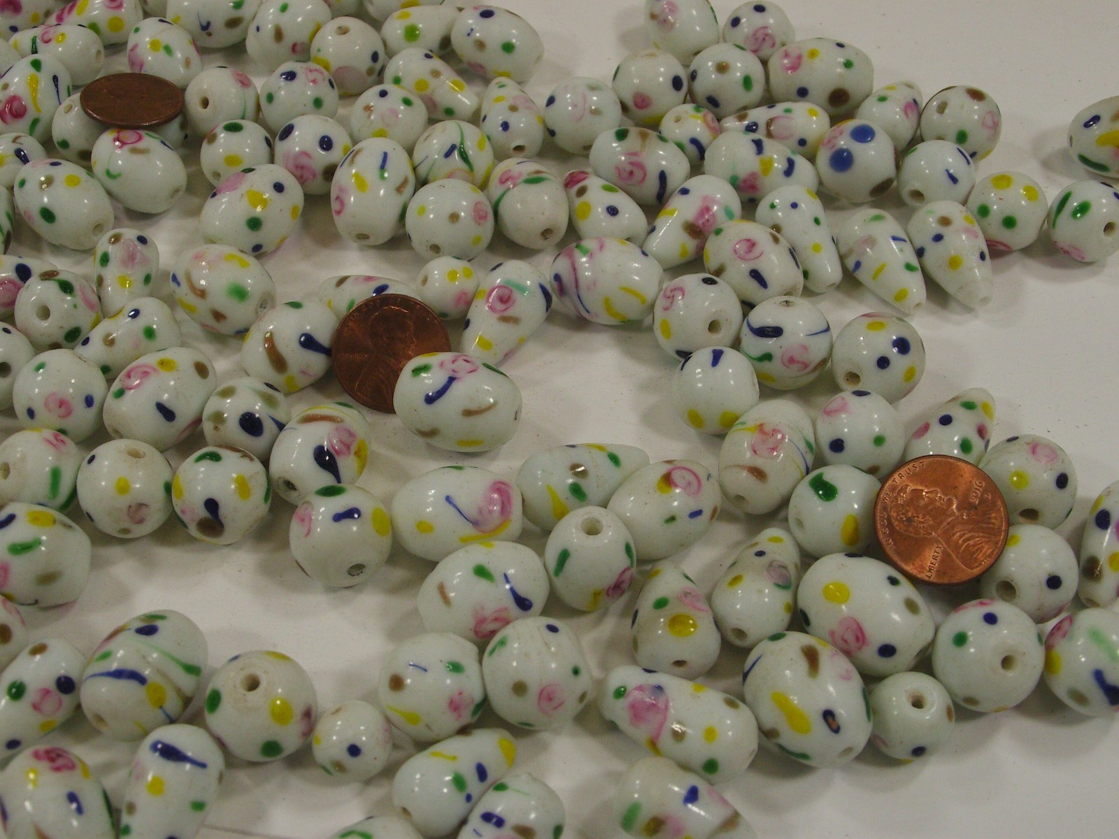 110 Pieces Assorted Shapes and Sizes White Floral India Handmade Beads (AZP-2)