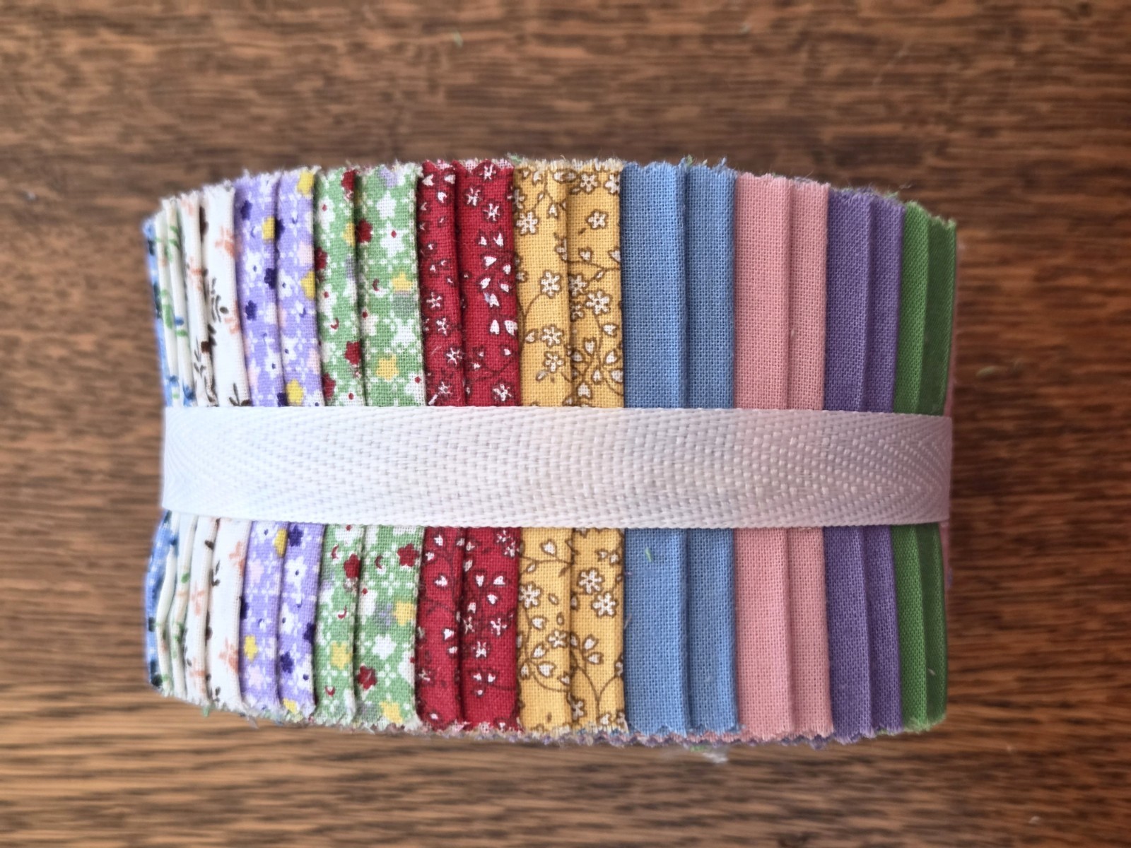 Jelly Roll 2.5 Inch Strips Springs Creative – Floral Pattern 100% Cotton